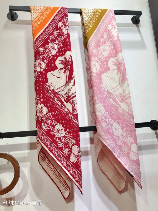 Louis Vuitton Scarf LVC00572